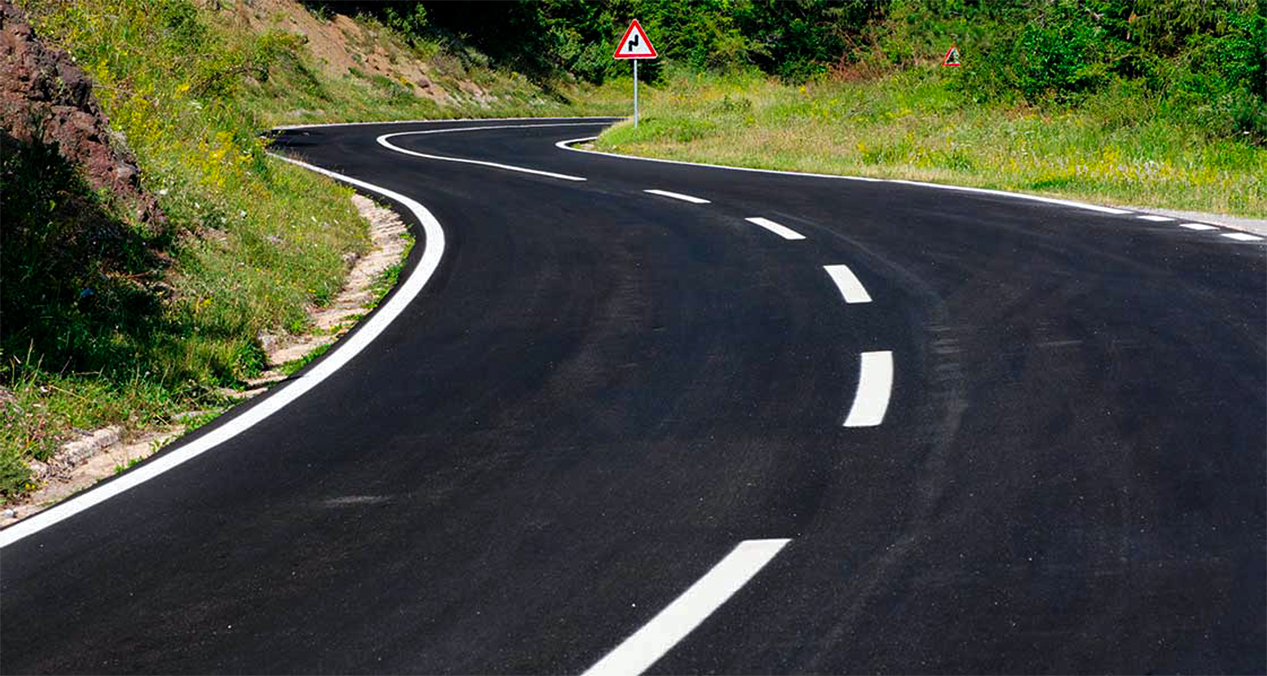 Cómo manejar largas distancias en autopista: Consejos básicos